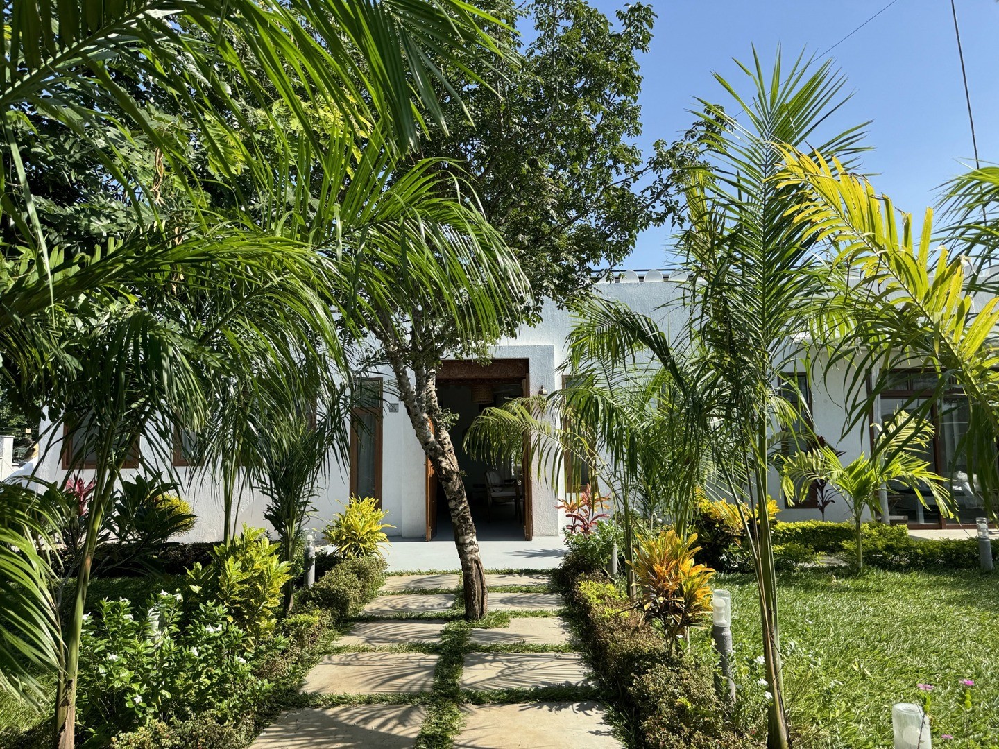 Beach Villa in Kenya 4