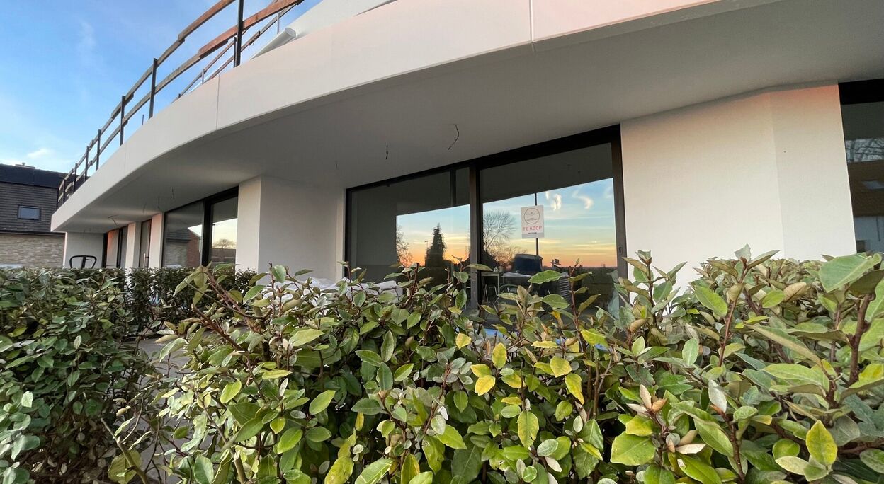 Appartement met 2 slaapkamers, terras en garage te Zomergem