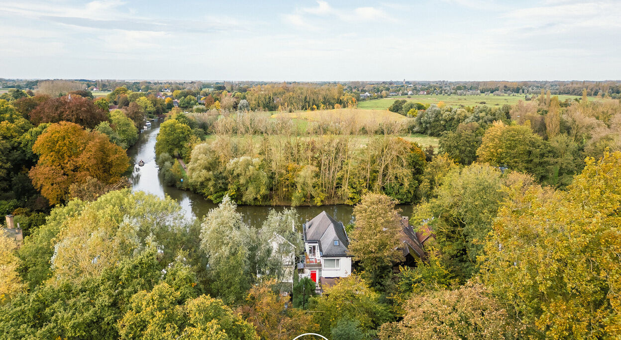 Lichtrijke woning aan de Leiearm van het Leiepark te Afsnee