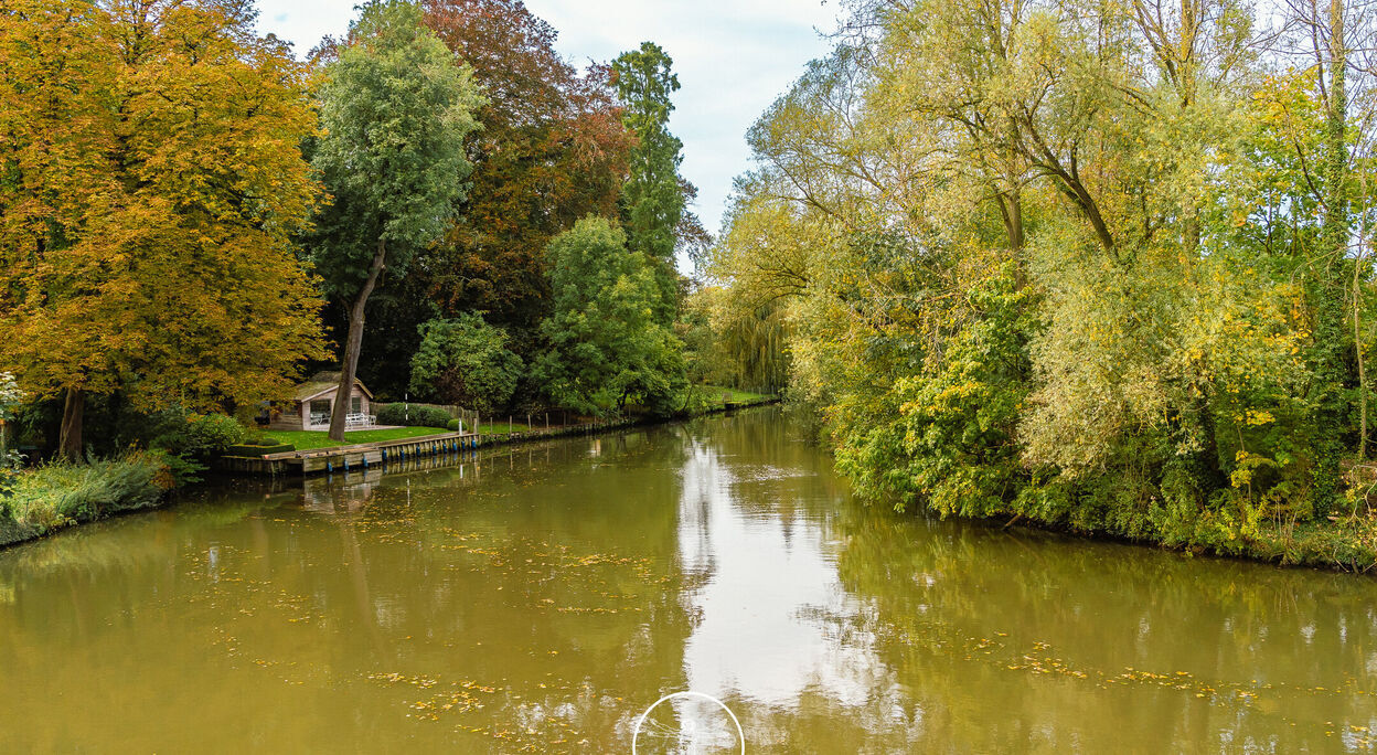 Lichtrijke woning aan de Leiearm van het Leiepark te Afsnee