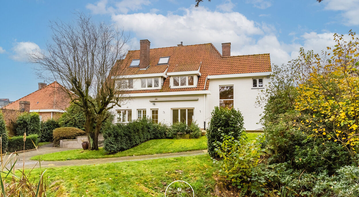 Woning met 7 slaapkamers en tuin te Wondelgem