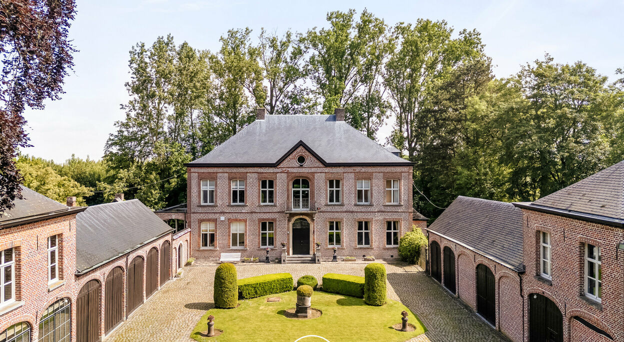 Kasteel du Grand Châtelet op een prachtig domein in Celles