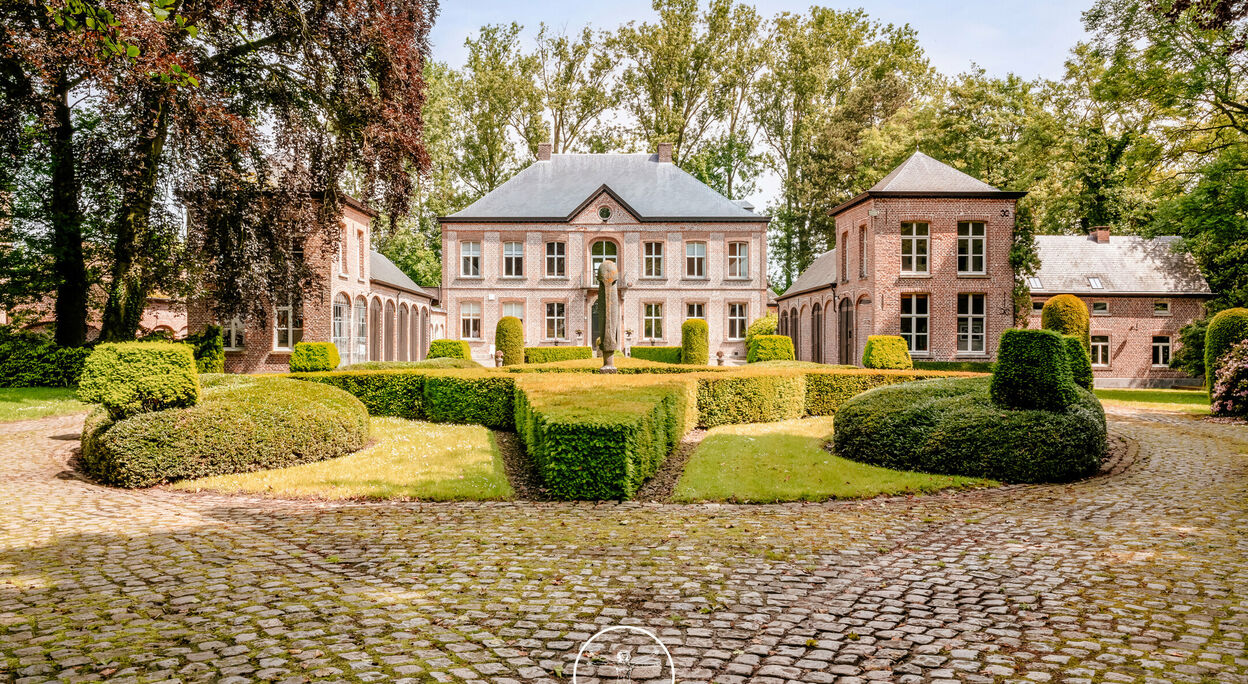 Kasteel du Grand Châtelet op een prachtig domein in Celles