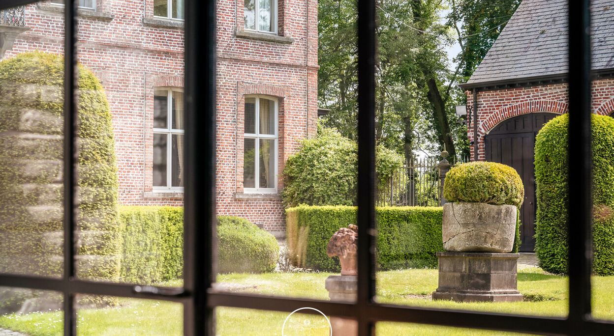 Kasteel du Grand Châtelet op een prachtig domein in Celles