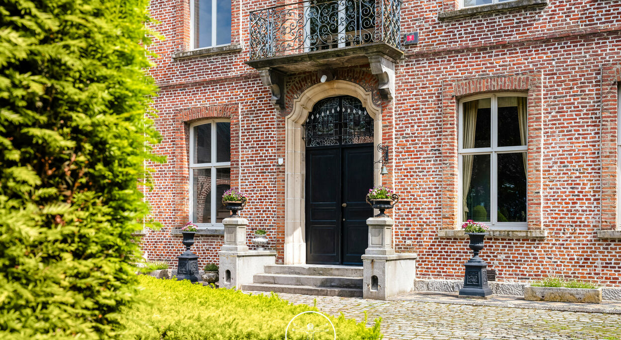 Kasteel du Grand Châtelet op een prachtig domein in Celles