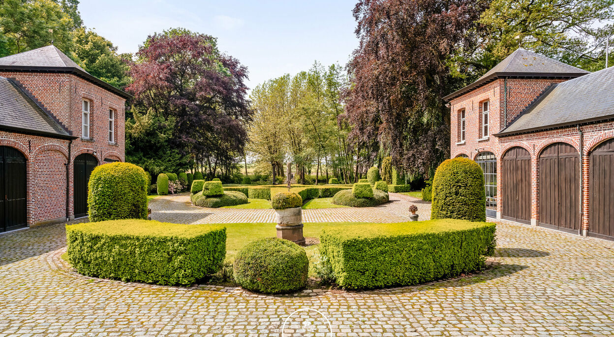 Kasteel du Grand Châtelet op een prachtig domein in Celles