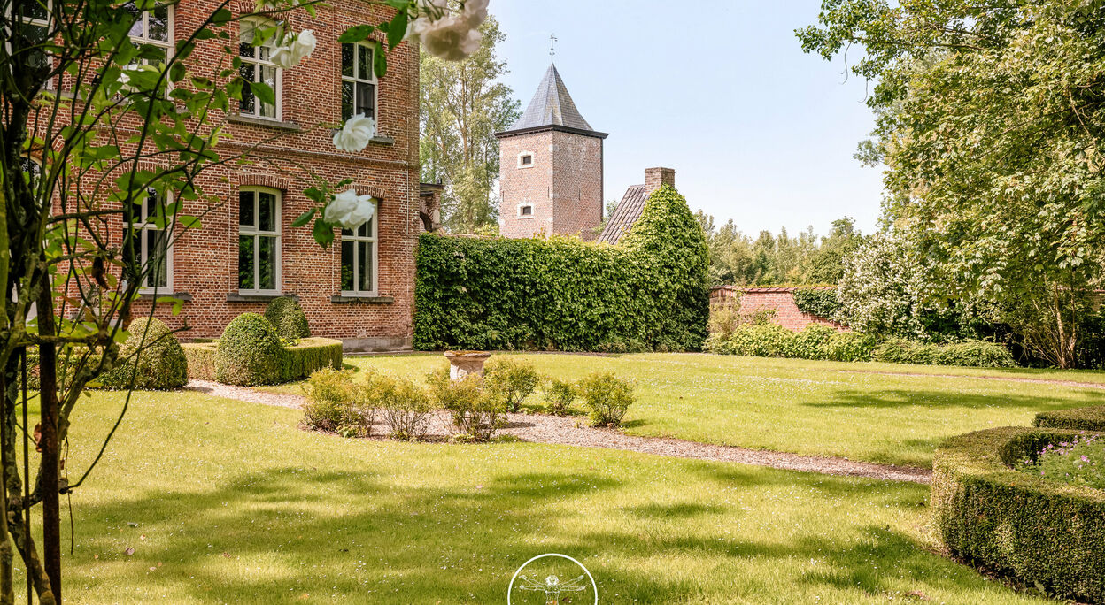 Kasteel du Grand Châtelet op een prachtig domein in Celles